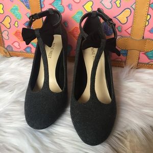 Nine West ~ Hollison Gray Flannel Pump